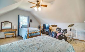 Incredible Log Home: 1 Mile from Lake Tenkiller
