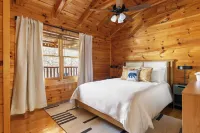 重新設計，熱水浴缸，火坑，檯球，皮金福奇河畔，Avantstay