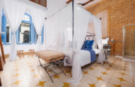 Blanc Blue 1924 - Colonial Suites