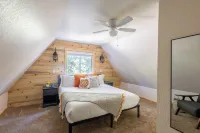 Sweet Pine Deck Hot Tub Cozy Modern Interior Close to Ski Resort