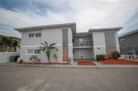 Anyone Woiuld Love This Condo and the Area You Can't Beat