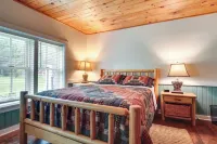 Dog-Friendly Park Falls Cottage w/ 5 Acres & Lake - Pet friendly