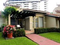 Beautiful villa steps from the beach / Tesoro Ixtapa