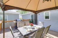 Three Oaks Home w/ Guest House - 8 Mi to Beach! - 3-Star