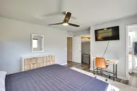 Vibrant DeLand House Near Stetson University! - parking