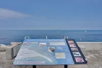 Catalina Island Duplex - Steps to Beach and Pier! - Beach