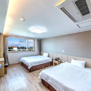 Jungmoon City Hotel & J-Hill Hotel Отели рядом с достопримечательностью «Тематический парк Chocolate Land»