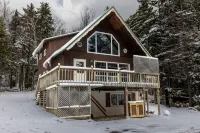 Spacious Chalet, Skiing 5 Minutes to Jay Peak, Vermont! 몽고메리 호텔