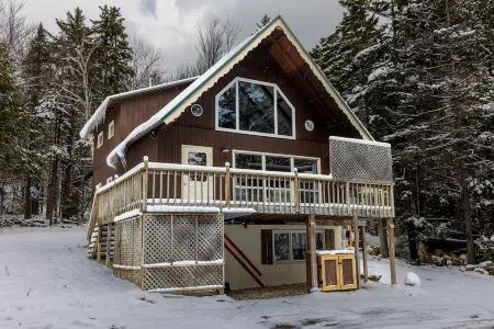 Spacious Chalet, Skiing 5 Minutes to Jay Peak, Vermont! Отели в г. Монтгомери