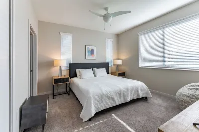 Daytona 2BR w/ Parking Family & Pet Friendly Hotels near Zales Outlet