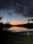 Michele’s Landing, Charming cottage in amazing Lake Leelanau, on narrows w/ dock