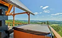 Beautiful mountain top cabin with the best 180º view in Tellico Plains!