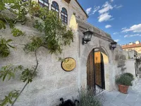 Akantha House