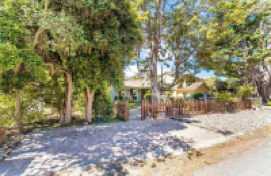 Quaint Carmel - Bungalow Close to Beach