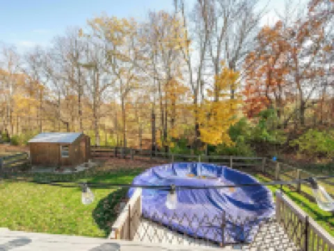 Ark Adventure Retreat Hotels in Walton