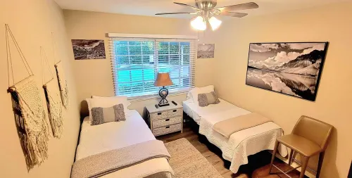 Family Fun Home 3 Bedrooms!- Great Central Location to la -Pet Friendly