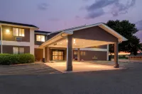 Super 8 by Wyndham Blue Earth のホテル