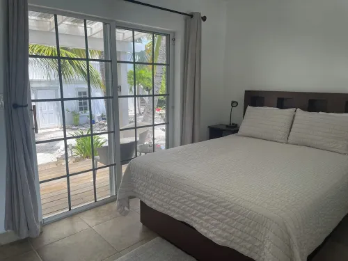 Palm Breeze Bay Cottage