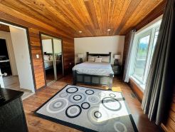 Large mountain home with heated pool and hot tub. Family getaway in Valemount