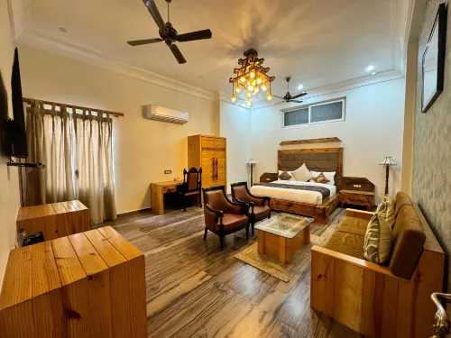 Dharm Resort Hotel di Mughalsarai Rly. Settlement