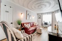 Beachside Retreat: 2BR Luxury Condo  King Bed