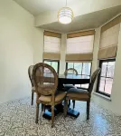 Charming 2-bedroom 2-bath cottage with AC, WiFi in fabulous Lenexa