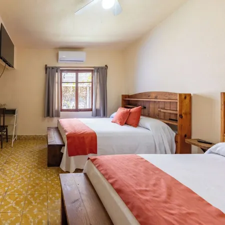 Casa Loreta (Sleeps 12, close sea, private pool)