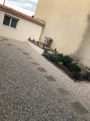 Maisonnette Hotels in Sorgues