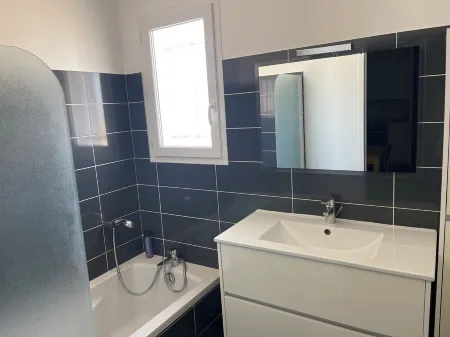 20 mn from Nimes, the sea and Montpellier All shops within 500 m