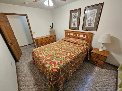 Charming 3-bedroom house in Pleasant Lakeview with AC, WiFi Hotels in Stokes Township