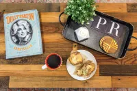 Poppy & Rye Cottage; one block from Magnolia, walkable to everything!