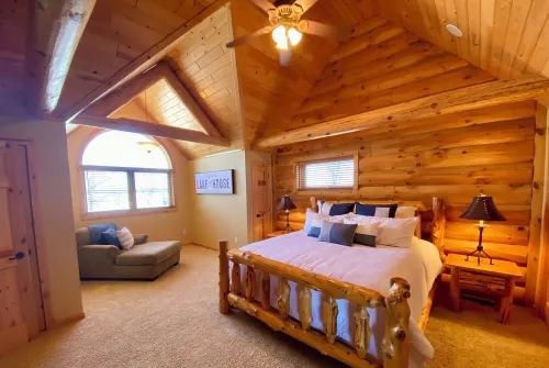 Stunning Family Friendly Lake Home Retreat on Beautiful Lake Darling