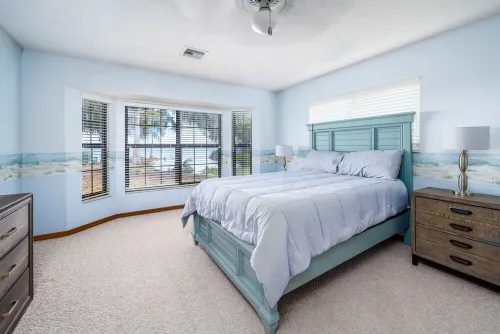 Private Lake View House Rental close to wonderful Big Bass Grill restaurant