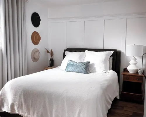 2 BATHROOM Executive Cottage with Office Hotels in Sarnia