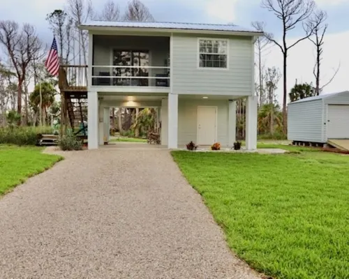 New Listing! King Bed/Ice Machine/Boat Parking Hotels in Steinhatchee