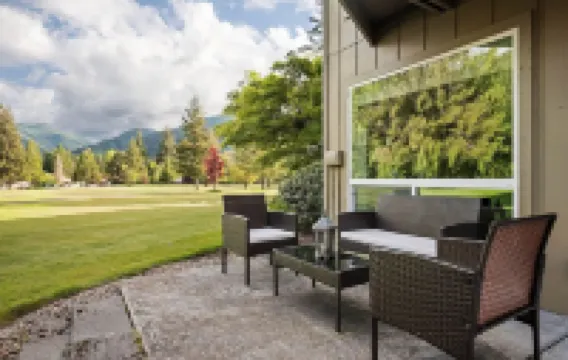 Cozy Condo in Mount Hood Village! A short drive to hiking & Mt.Hood ski resorts!