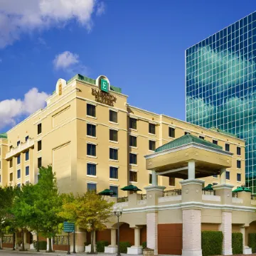Embassy Suites by Hilton Orlando Downtown Отели рядом с достопримечательностью «Парк Лейк Эола»
