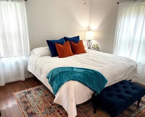 Charming 2-bedroom updated pet-friendly home in Central Salina!