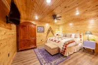 Stunning Earth Home with Private Pond Access - Unique Masterpiece Hotels in Broken Bow