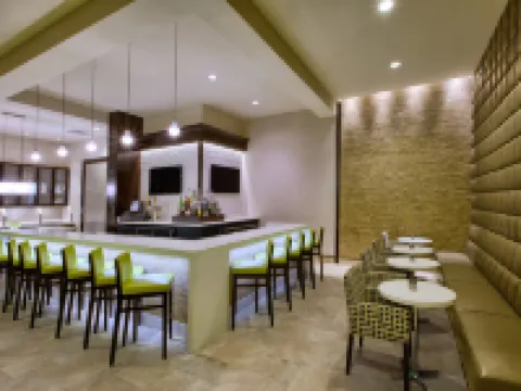 ヒルトン ガーデン イン ローリー - ケーリー ケーリーのホテル