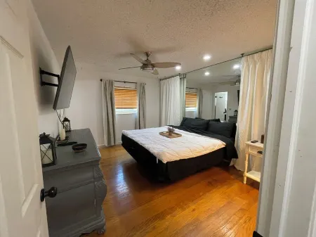 Superb 2bed, 2bath cottage with AC and pool in Palm Harbor