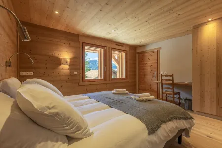 Chalet  les Bognettes 10 Pers 450 m from the Ski Slopes and 100 m from the Shops