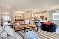 Spacious Home w/ Patio Near Fishers! - Swimmingpools