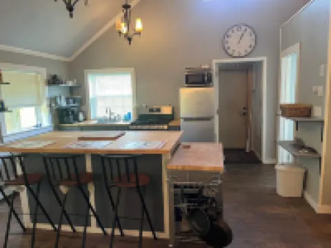 Charming 1-bedroom cottage with WiFi, AC in enchanting Kenoza Lake area.