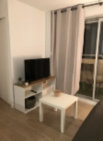 Superbe Studio Neuf Proche de la Gare