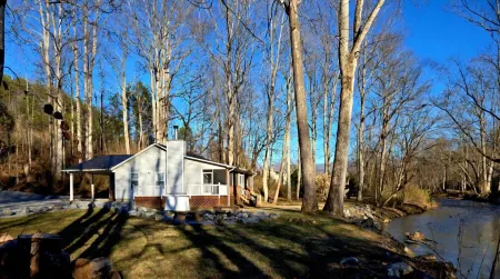 Beautiful Water-Front Cabin with Firepit in Hayesville NC