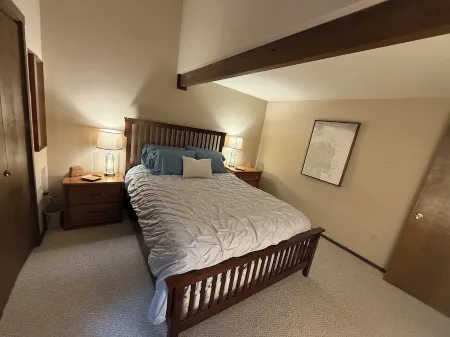 Charming 2BR condo at Greek Peak near Finger Lakes, Gutchess Sports complex Отели рядом с достопримечательностью «Greek Peak Mountain Resort»