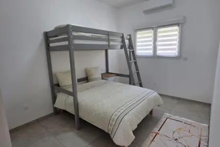 Le Petit Paradis - Quiet, comfortable and sunny Отели рядом с достопримечательностью «Field of the Cloth of Gold / Camp du Drap d'Or (7-24 June 1520)»