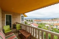 Second floor of house with enclosed property in Baiona. Hotels in Baiona