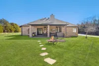 Beaver Lake Getaway  3BR w/ Hot Tub, Fire Pit & Boat Parking!